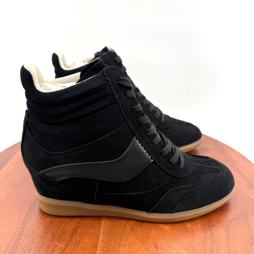 Dolce Vita Issac Sneaker Onyx Suede Hidden Wedge Gum Sole Women 9 NIB